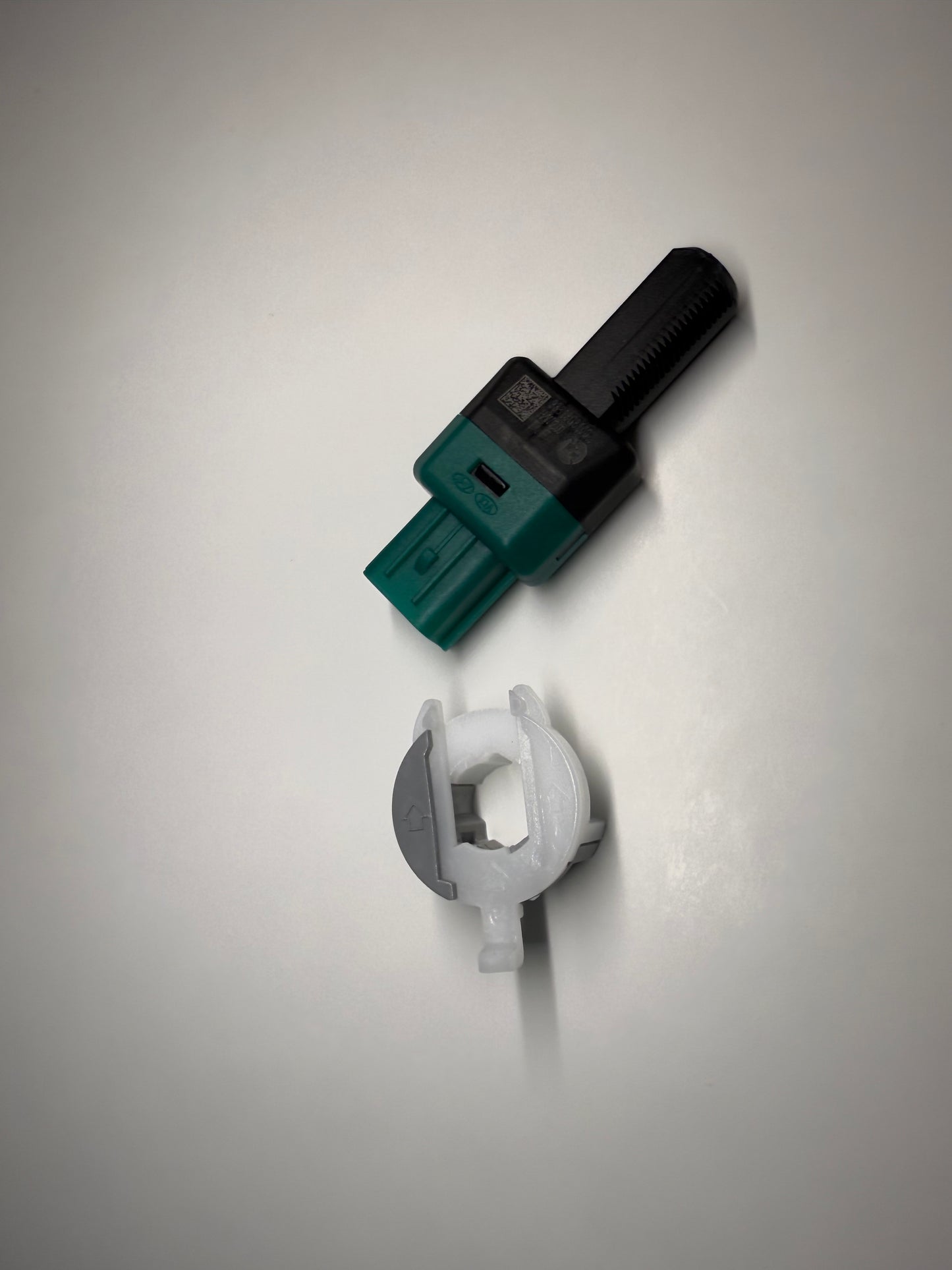 Hyundai & Kia 93810-G8100 Switch Assy-Stop Lamp (4P)